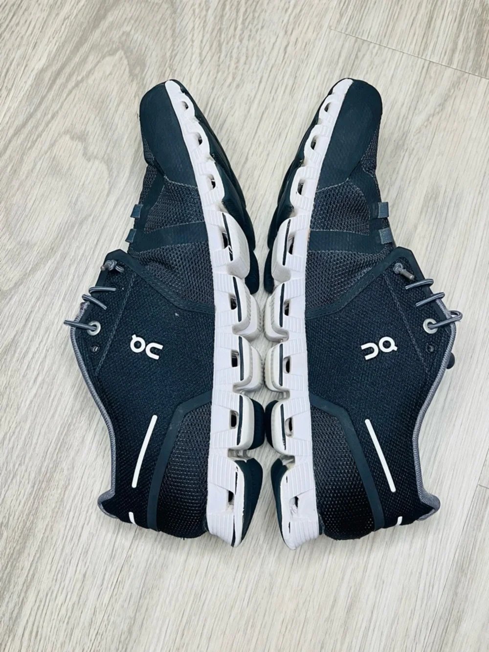 On Cloud Women’s 9.5 Black White Athletic Running Shoes Swiss Engineering *READ - Picture 8 of 13